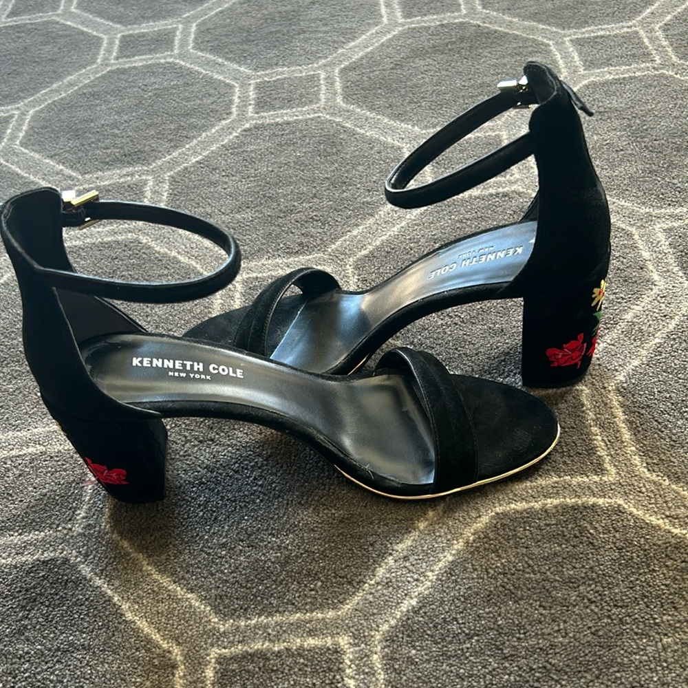 Kenneth Cole ankle strap with beautiful embroidery on the heel. Suede-size 9.5